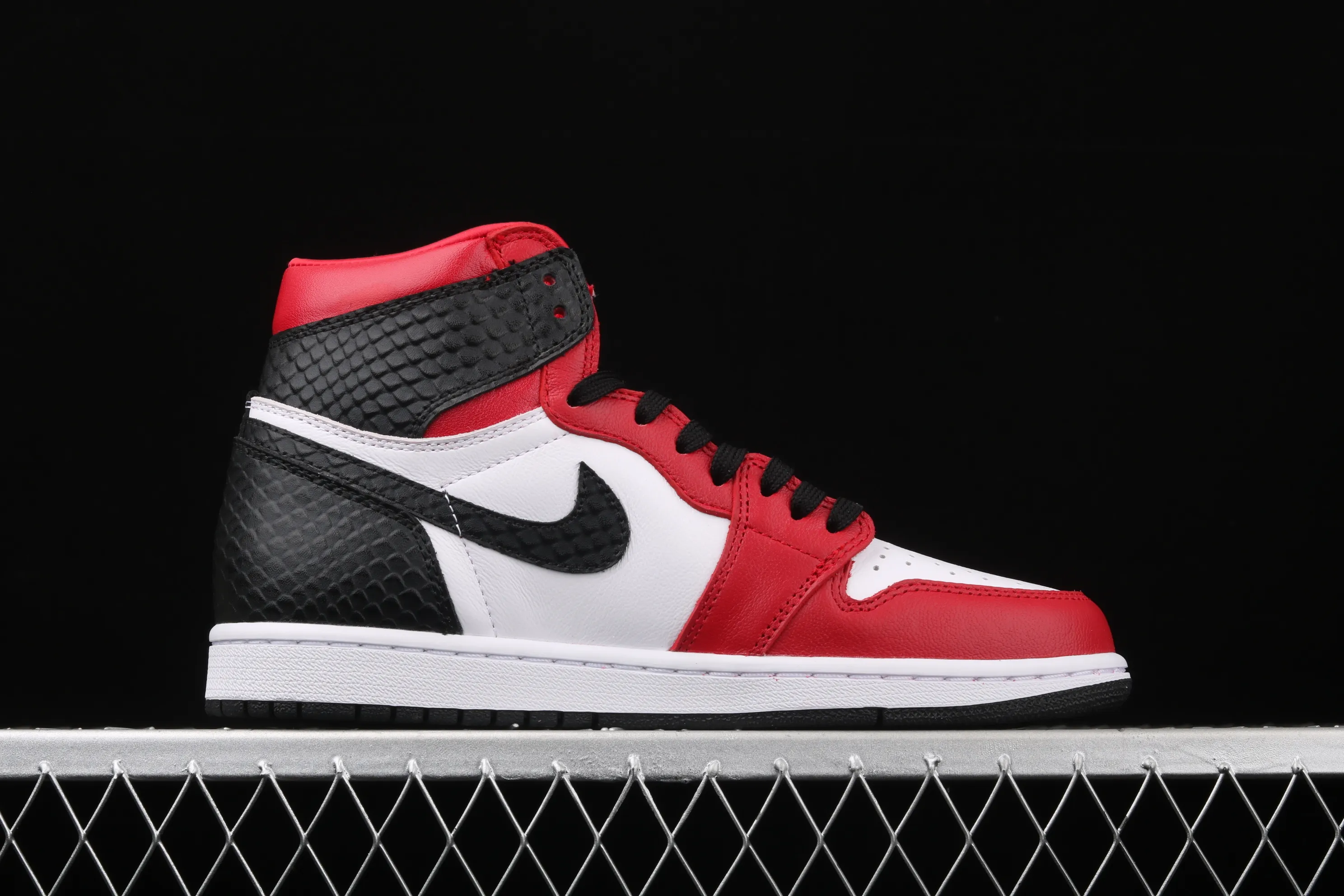 All categories Air Jordan Jordan series basketball shoes Air Jordan 1 High X version Air Jordan 1 WMNS "Satin Snake" AJ1 Joe 1 snake pattern Chicago CD0461-601